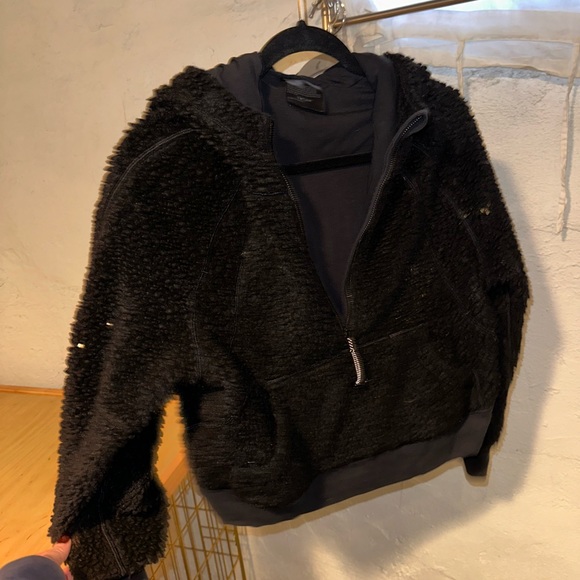 LuluLemon- Crop Quarter zip Size XS - Picture 1 of 4